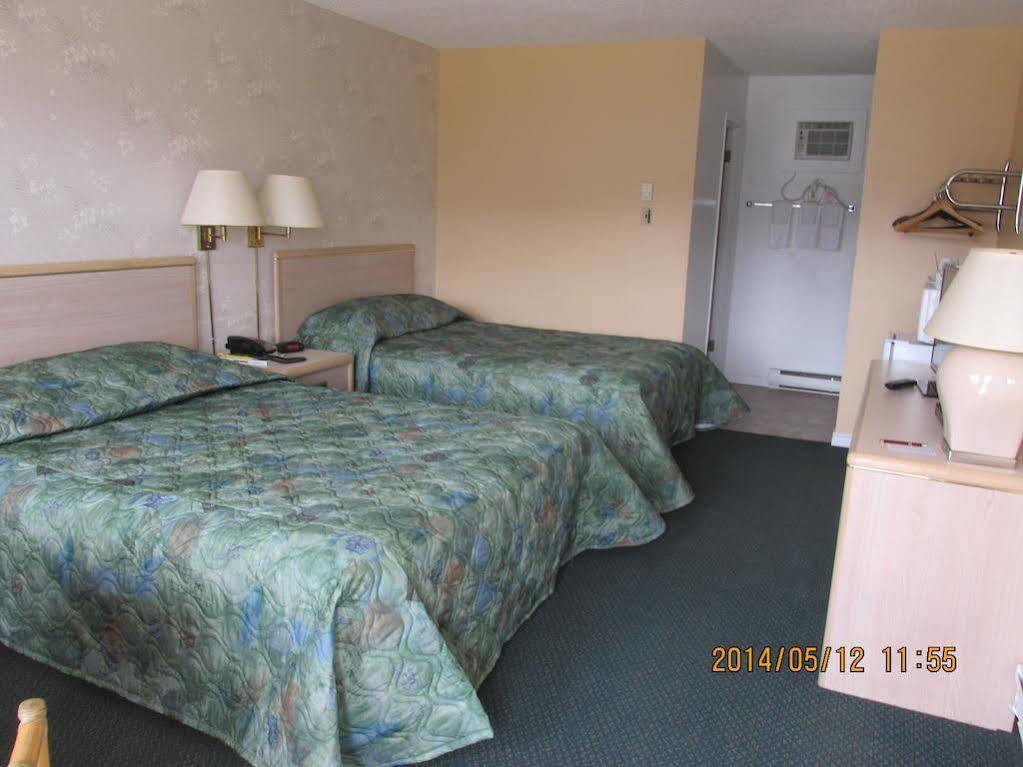 Westwood Motel 100 Mile House Exterior foto